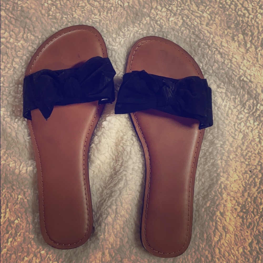 Black bow flats